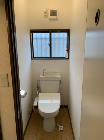 千草台戸建のトイレ写真