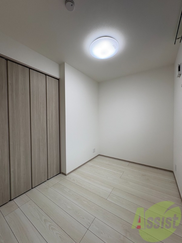 その他部屋・スペース　寝室になりそうな洋室です。シンプルで落ち着きますね。