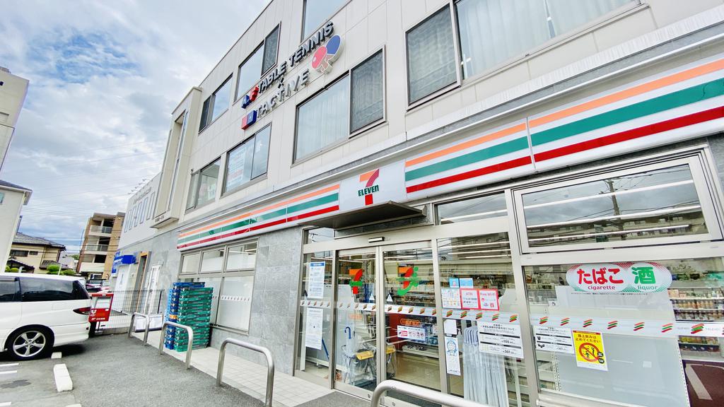 コンビニ　コンビニまで徒歩3分（コンビニ）まで220m