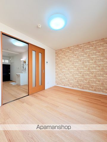 第3田辺マンションの居間写真