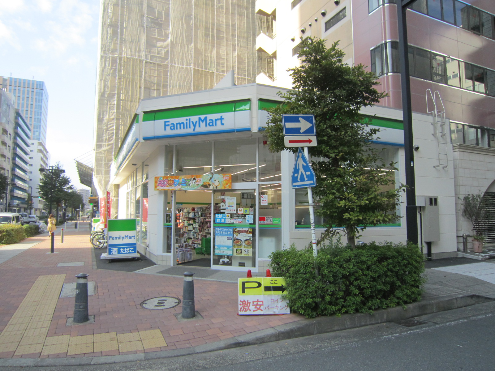 コンビニ　ファミリーマート新横浜中央通り店（コンビニ）まで105m