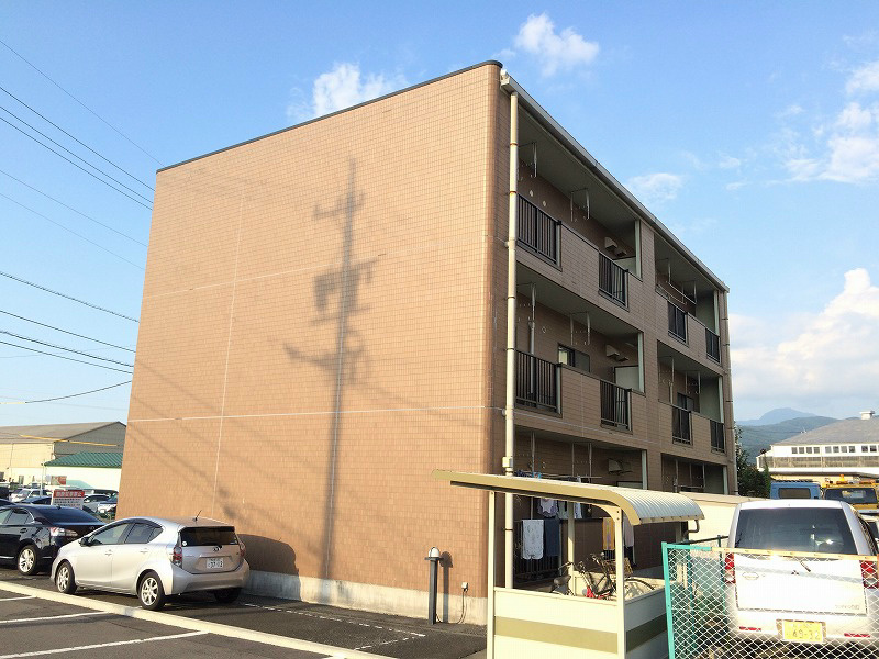 松本市野溝木工のマンションの建物外観