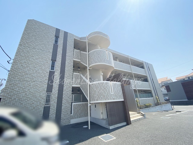 藤沢市羽鳥のマンションの建物外観