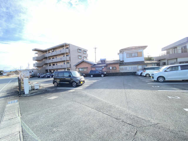 【ドミール上野の駐車場】