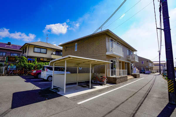 岡山市中区雄町のアパートの建物外観