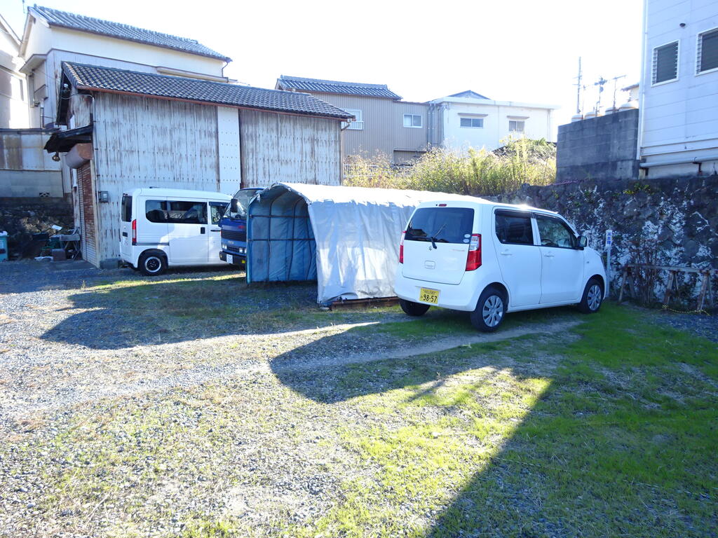 【田辺市高雄のアパートの駐車場】