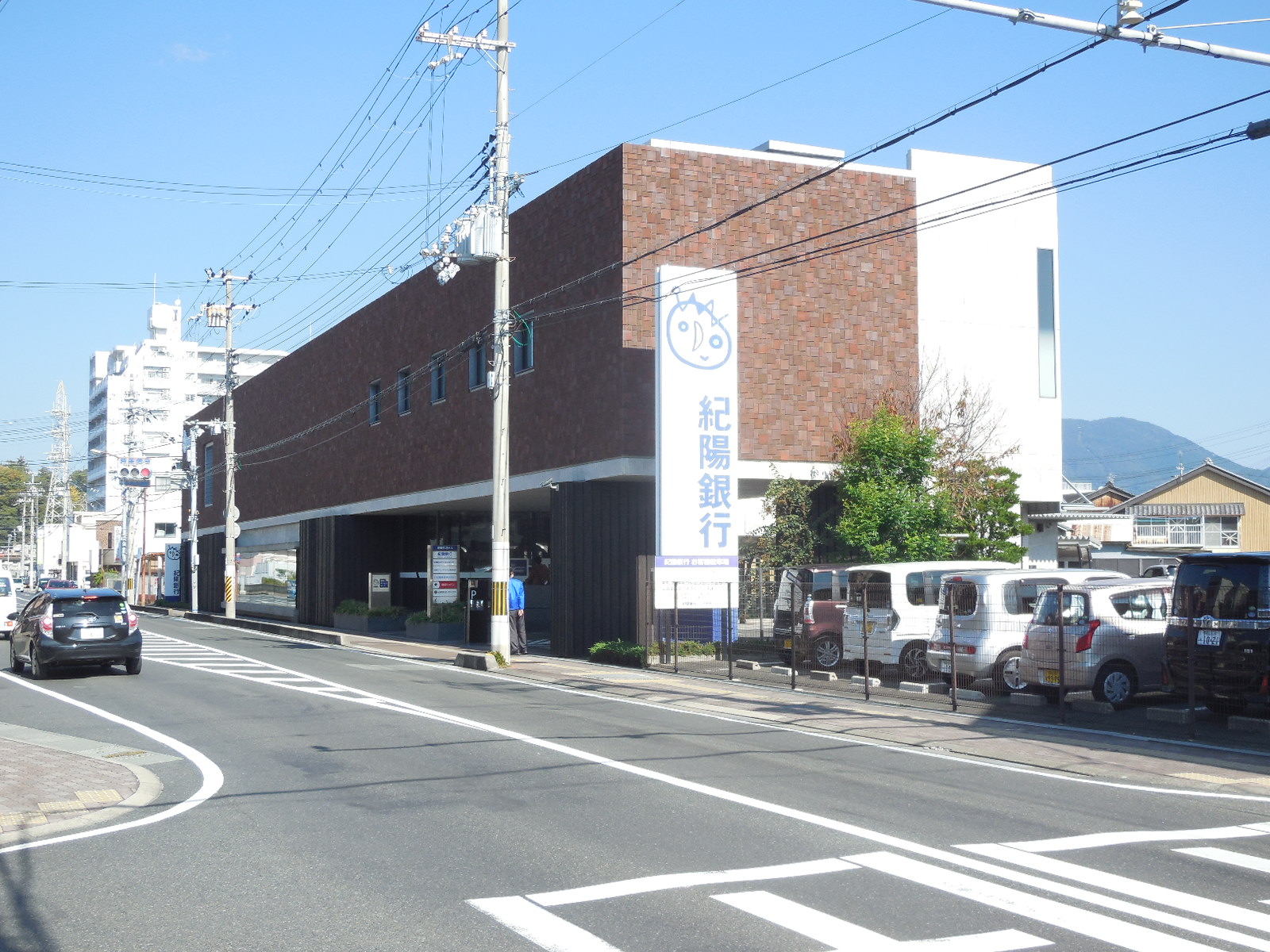 【田辺市高雄のアパートの銀行】