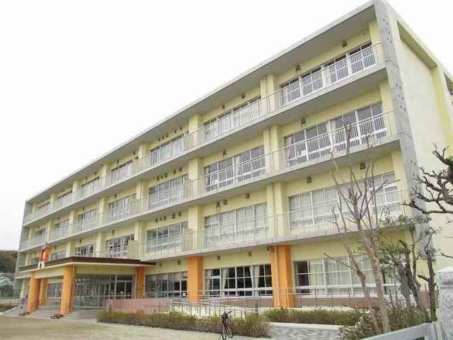 【四日市市河原田町のアパートの小学校】