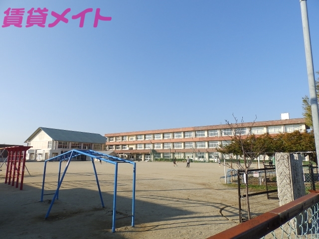 【多気郡明和町大字佐田のマンションの小学校】