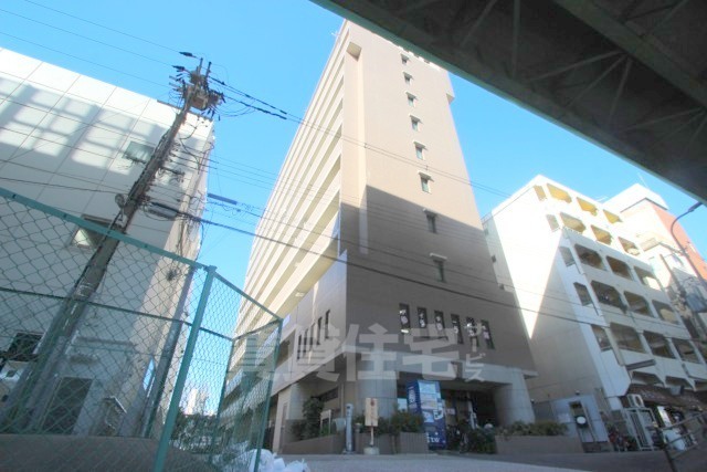 大阪市北区錦町のマンションの建物外観