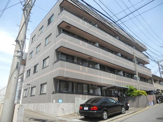 【川崎市多摩区三田のマンションの建物外観】