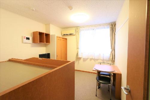 居室・リビング　１Ｆはフローリング仕様・２Ｆは絨毯仕様になります。