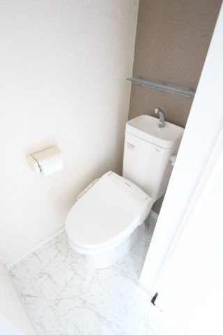 トイレ　同タイプ参考写真です。