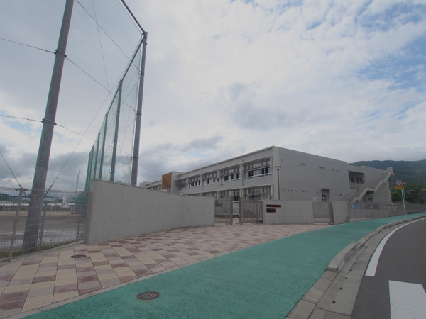 小学校　大町町立小中一貫校大町ひじり学園小学部（小学校）まで1316m