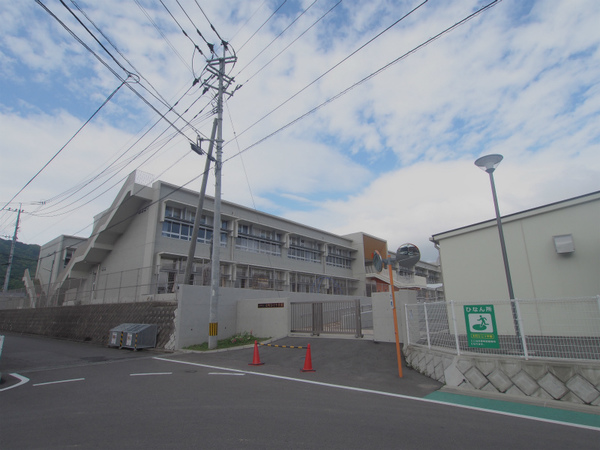 中学校　大町町立小中一貫校大町ひじり学園中学部（中学校）まで1309m