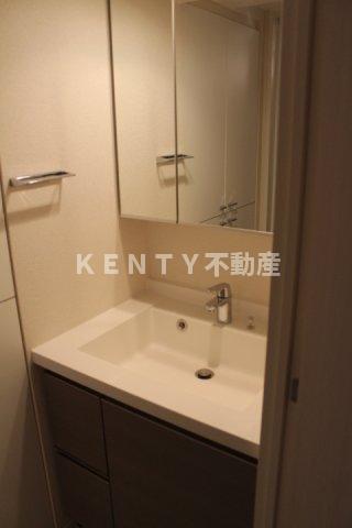 洗面設備　脱衣スペースもあります