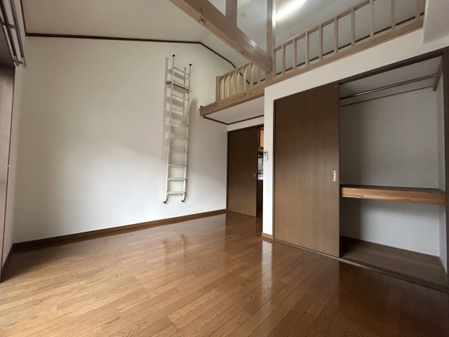 居室・リビング　ゆったり過ごせる居間です