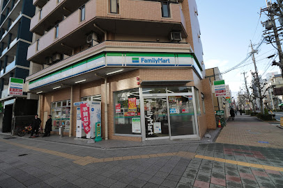 コンビニ　ファミリーマート 熱田金山南店（コンビニ）まで365m