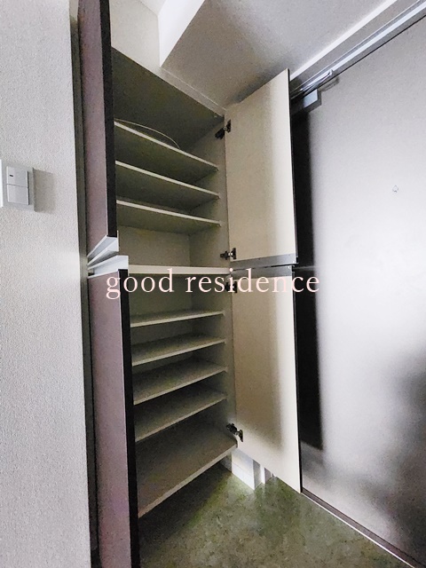 玄関　【ショッピングモールやスーパー至近♪】オススメ物件です！