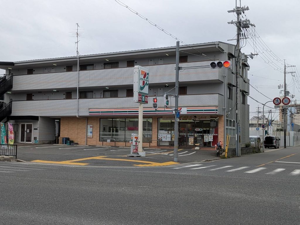 コンビニ　セブンイレブン吹田川岸町店（コンビニ）まで600m