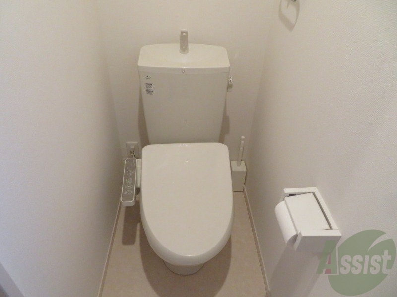 トイレ　温水洗浄便座付きのトイレは、使用しやすくうれしいですね。