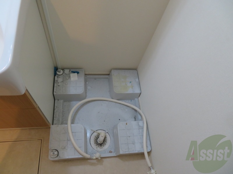 その他設備　洗濯パンが設置されており洗濯機も問題なく設置出来そうですね。