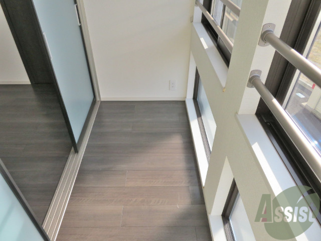 バルコニー　サンルームには朝日が入り込み気持ちの良い朝が迎えられます