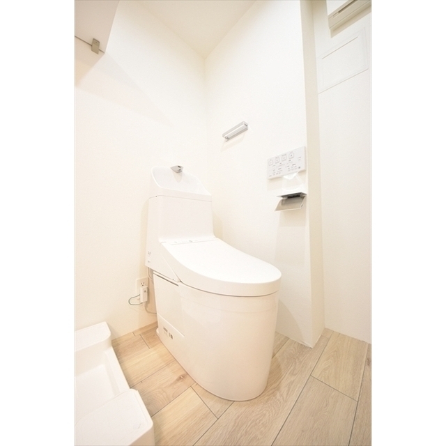 トイレ　内装は落ち着いています