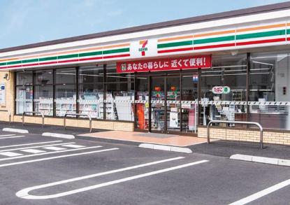 コンビニ　セブンイレブン葛飾青戸8丁目店（コンビニ）まで590m