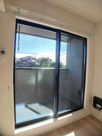 バルコニー　暖かな日差しのふりそそぐバルコニー