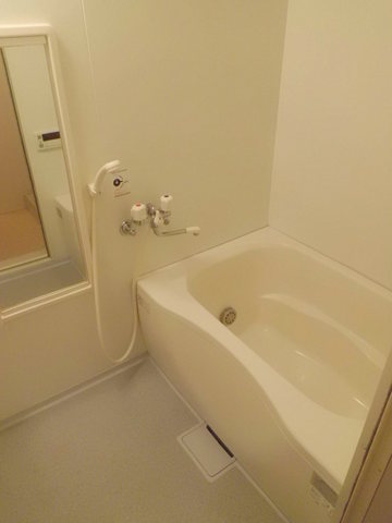 バス・シャワールーム　ゆったりした追焚機能付のバスルーム