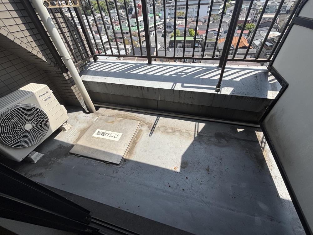 バルコニー　同マンション別室参考写真。