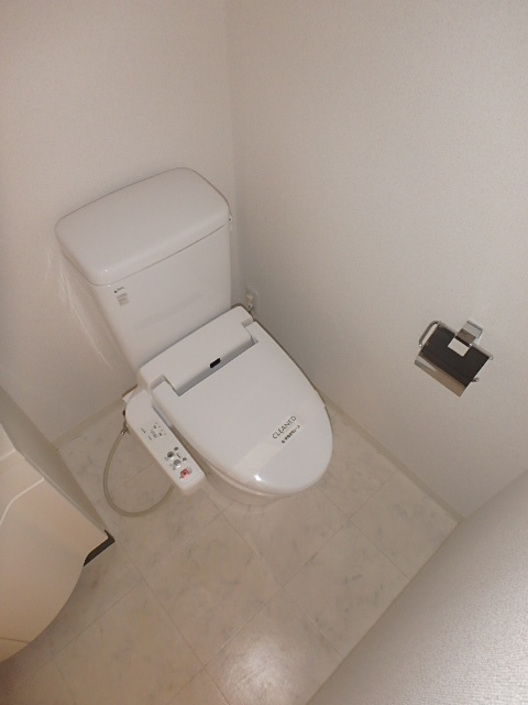 トイレ　ウォシュレット完備のトイレです。