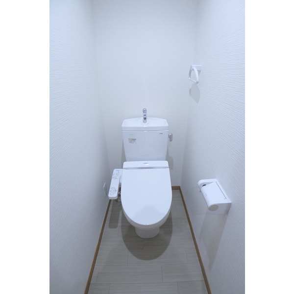 トイレ　参考写真（同物件別部屋）