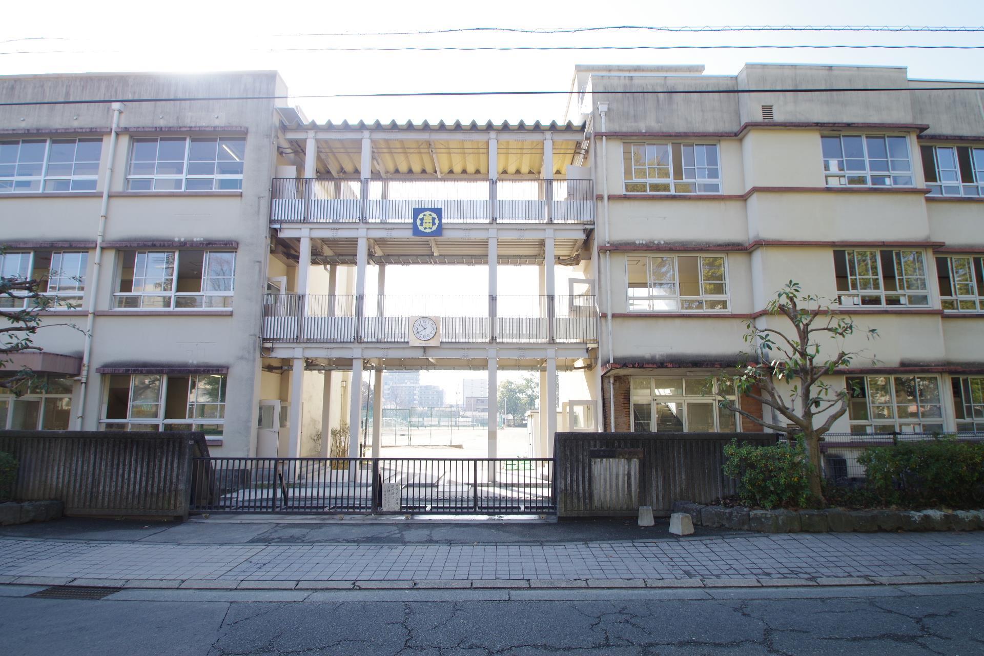 中学校　京稜中学校（中学校）まで406m