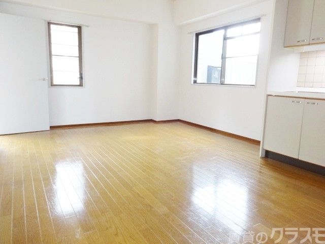 居室・リビング　窓がとっても多いです☆