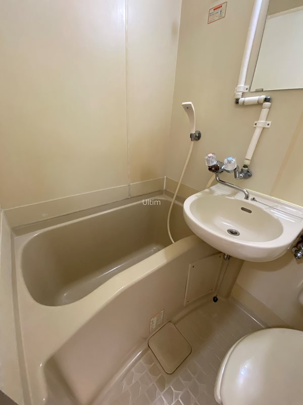 バス・シャワールーム　違うお部屋の写真です。ご参考までに