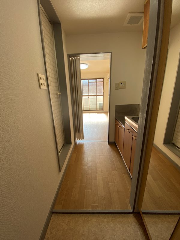 玄関　違うお部屋の写真です。ご参考までに