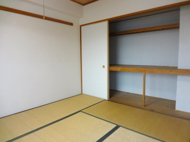 収納　押入