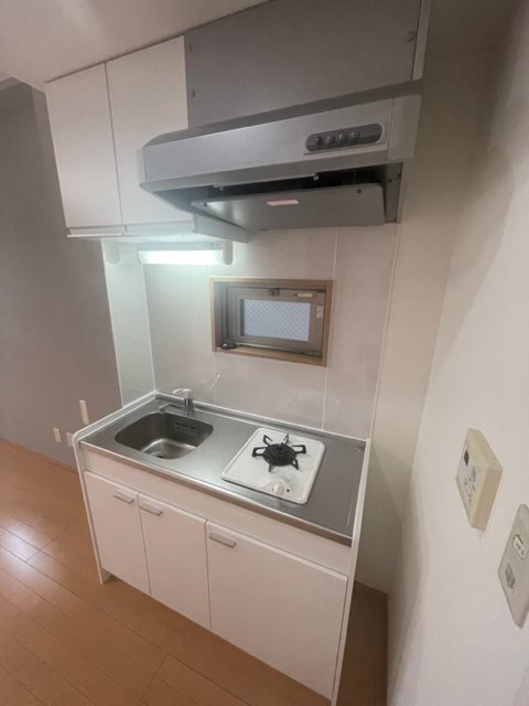 キッチン　室内写真は別号室の参考写真です