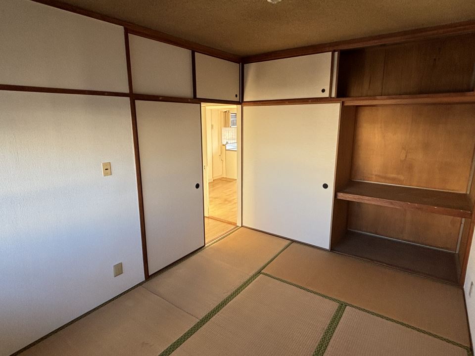 その他　和室６．０畳（通路側）畳交換します