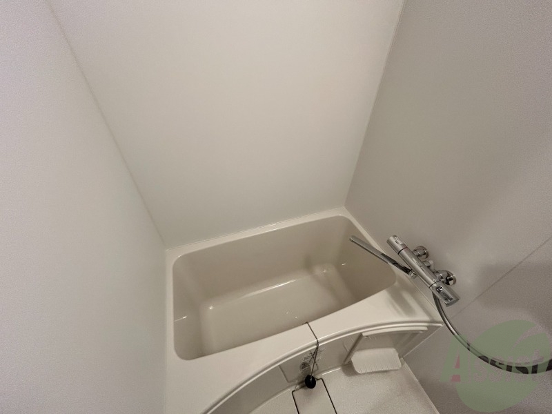 バス・シャワールーム　お風呂はゆったりと入るには充分な広さです。