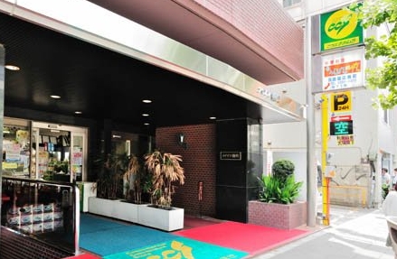 スーパー　ココスナカムラ麹町店（スーパー）まで322m