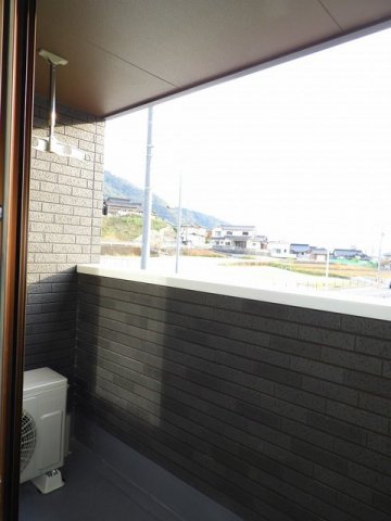 バルコニー　陽当たり良好なバルコニーです