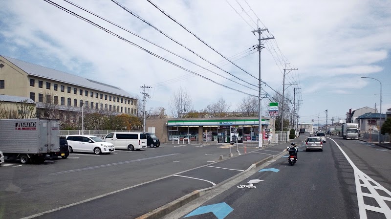 コンビニ　ファミリーマート 松原天美南店（コンビニ）まで283m