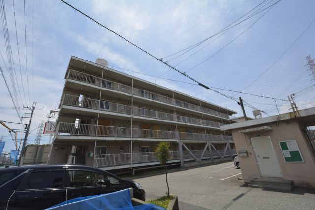 建物外観　敷地内に駐車場があります！
