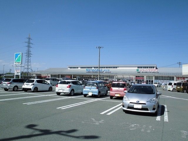 スーパー　ヤマザワ（スーパー）まで180m