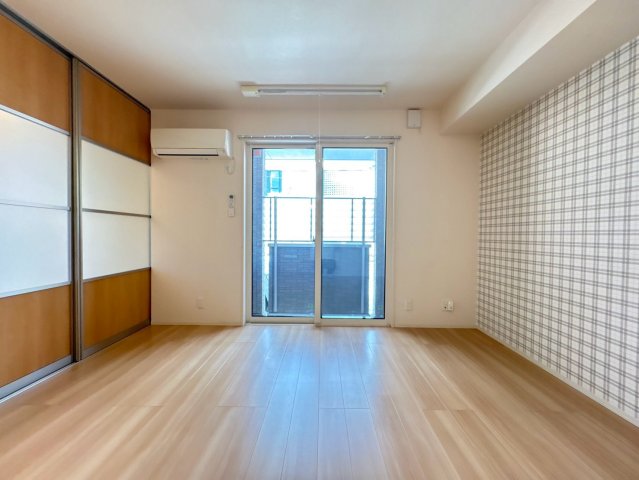 EVISTAGE甲子園の居間写真