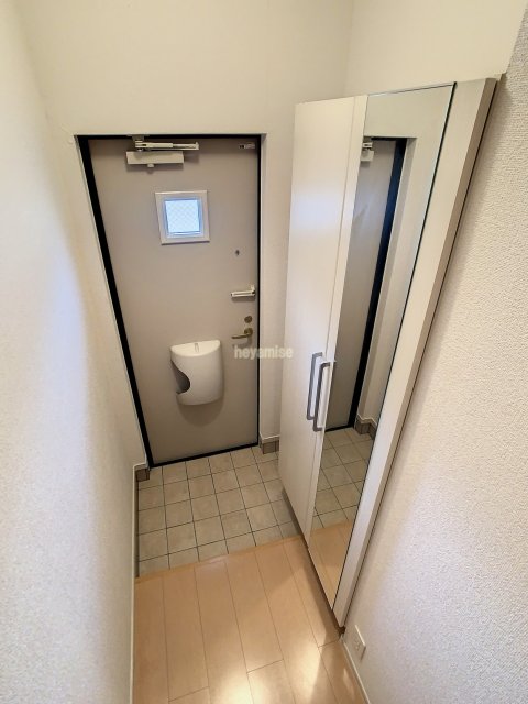玄関　写真は別号室