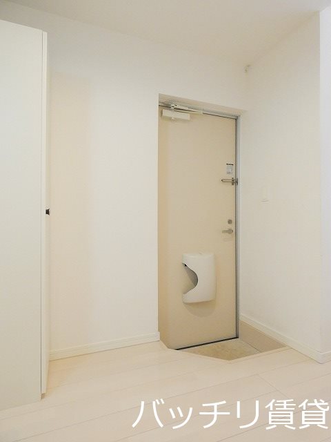 玄関　同型タイプの為、現状を優先いたします。